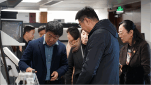 济南市委常委，纪委书记杨光忠莅临参观实验室